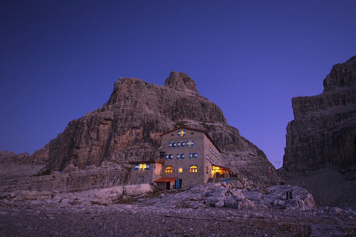 Il Rifugio Pedrotti all'alba - Foto Filippo Frizzera Dolomiti Paganella, un sogno a occhi aperti