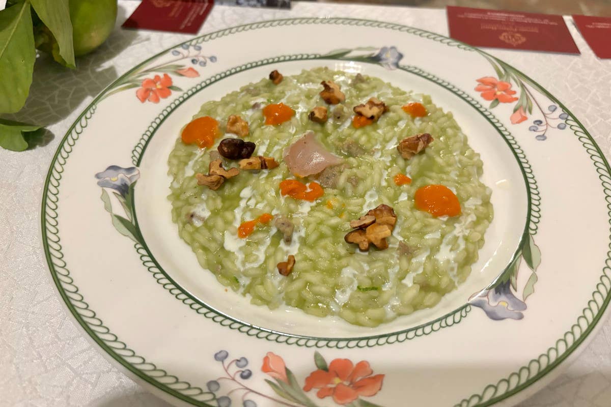 Risotto alla cicoria selvatica, sbriciolata di maialino, ricotta e pomodoro secco