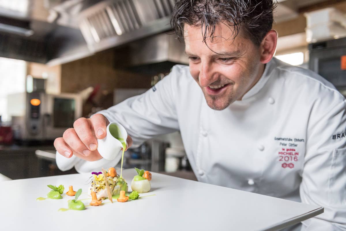 Romantik Hotel Stafler, Peter Girtler in cucina (foto Hannes Niederkofler) Inverno stellato allo Stafler di Vipiteno