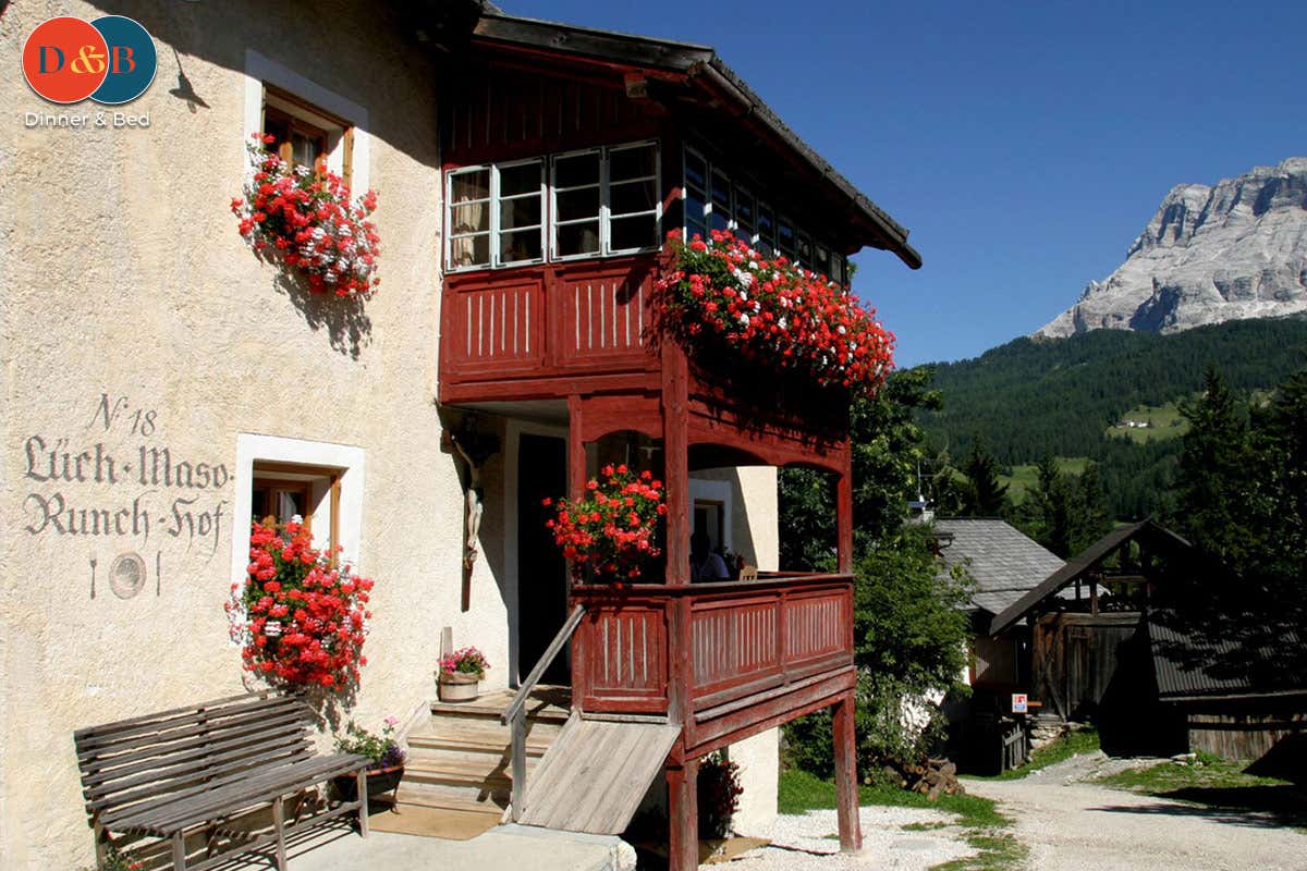 Accoglienza calorosa e cucina ladina al [[Maso Runch]] in Val Badia