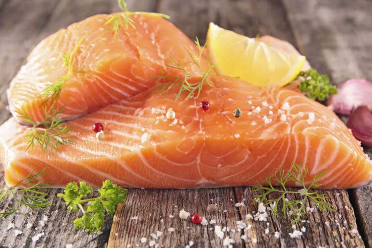 Il salmone norvegese, protagonista delle ricette di Danilo Ang&egrave; - Dall'happy hour alla piadina Cos&igrave; Danilo Ang&egrave; ripensa il salmone