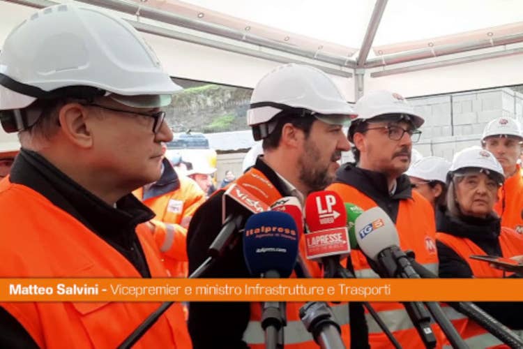 Matteo Salvini in visita al cantiere della metro C ai Fori Imperiali a Roma (Fonte Italpress) Ponte sullo Stretto Salvini: “I fondi si troveranno”