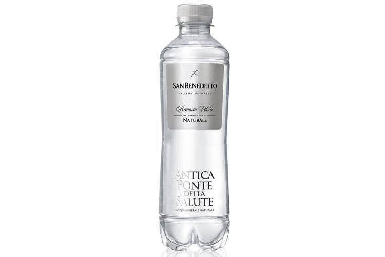 (San Benedetto e la sostenibilità Acqua in lattina 100% riciclabile)