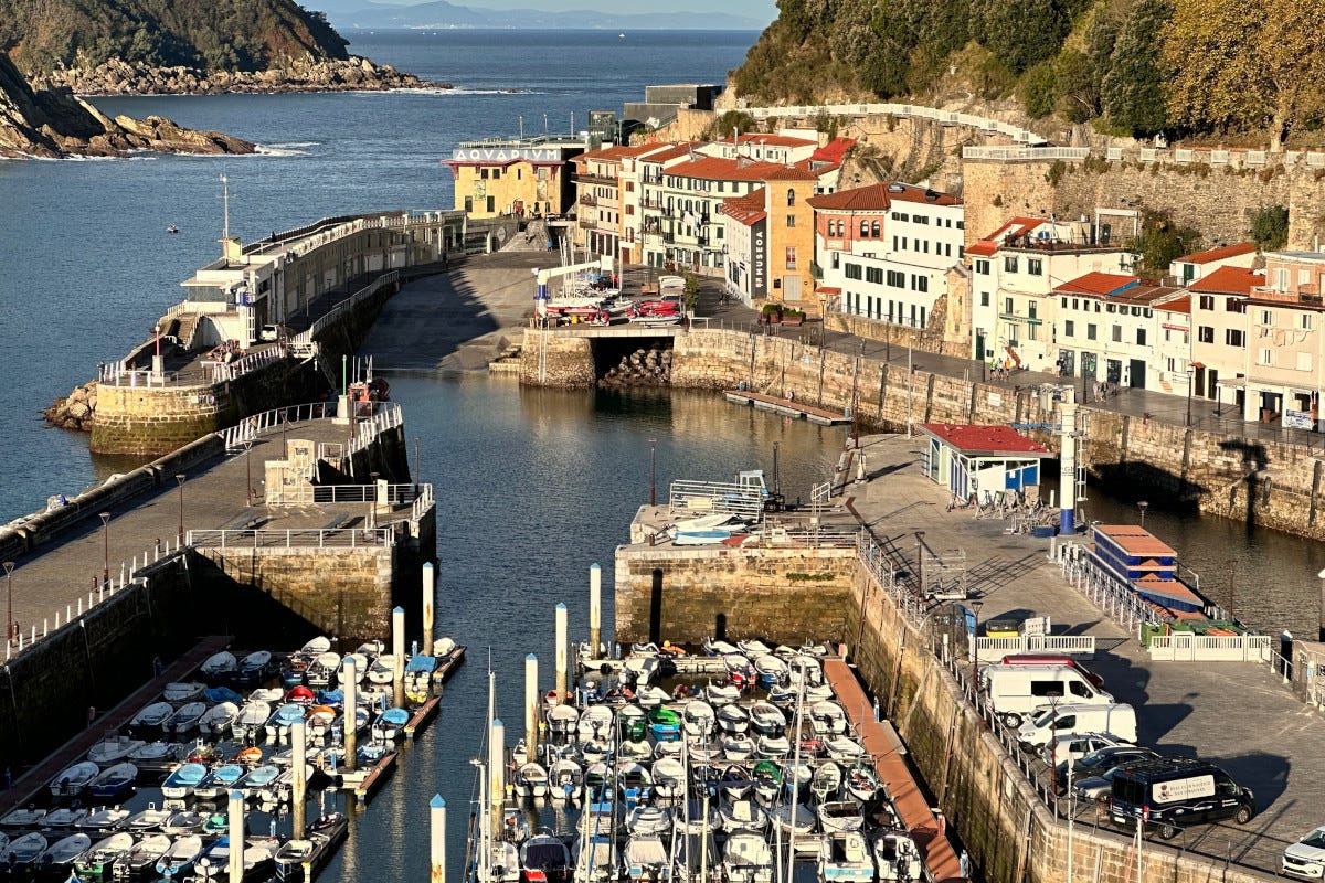 Il porto di San Sebastian  Paesi Baschi passione allo stato puro. E una gastronomia al top