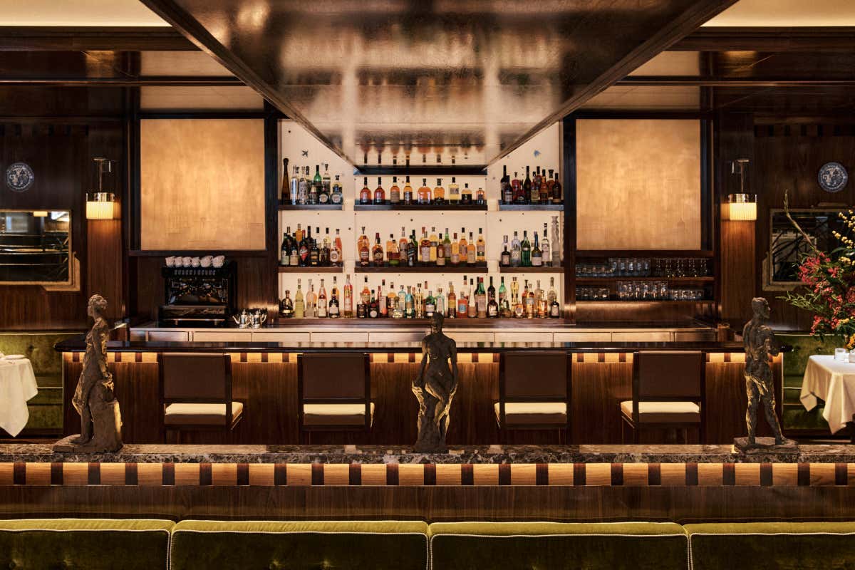 Sant Ambroeus conquista Saint-Germain-des-Prés con stile e raffinatezza