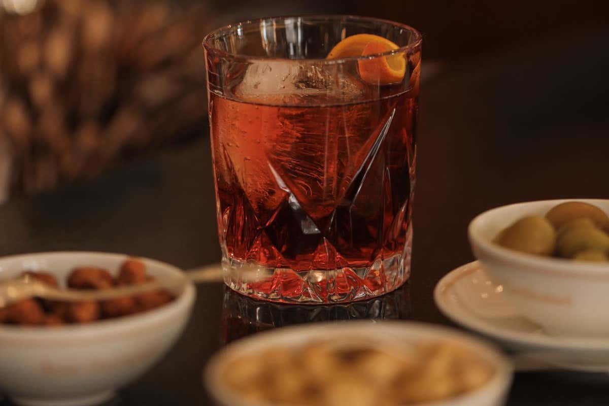 Sant Ambroeus conquista Saint-Germain-des-Prés con stile e raffinatezza