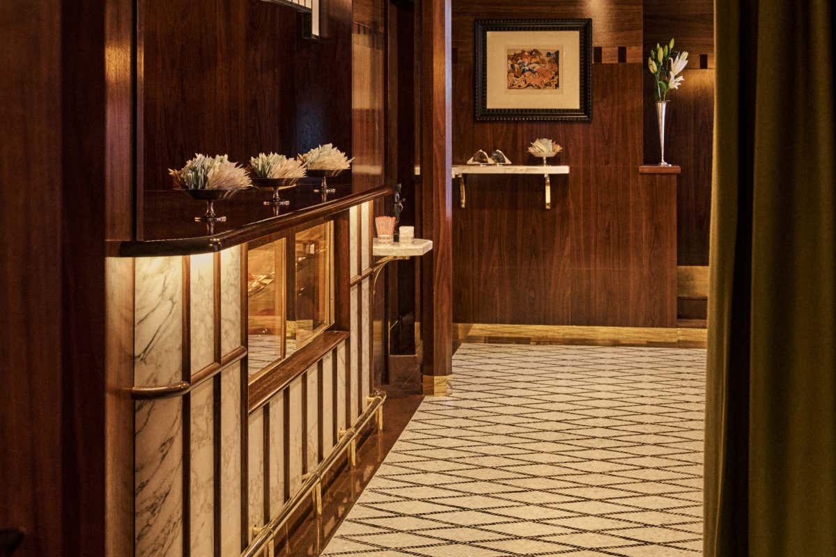 Sant Ambroeus conquista Saint-Germain-des-Prés con stile e raffinatezza