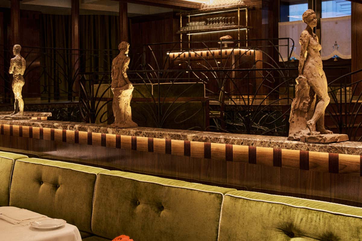 Sant Ambroeus conquista Saint-Germain-des-Prés con stile e raffinatezza