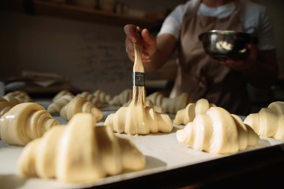 Dalle creme al cornetto: perché l’uovo è un ingrediente chiave della pasticceria