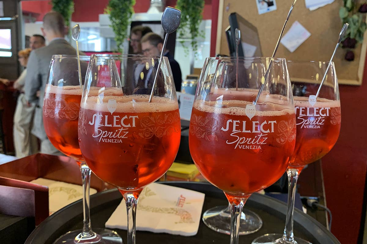 Calici di Spritz Veneziano Select firma lo Spritz Veneziano