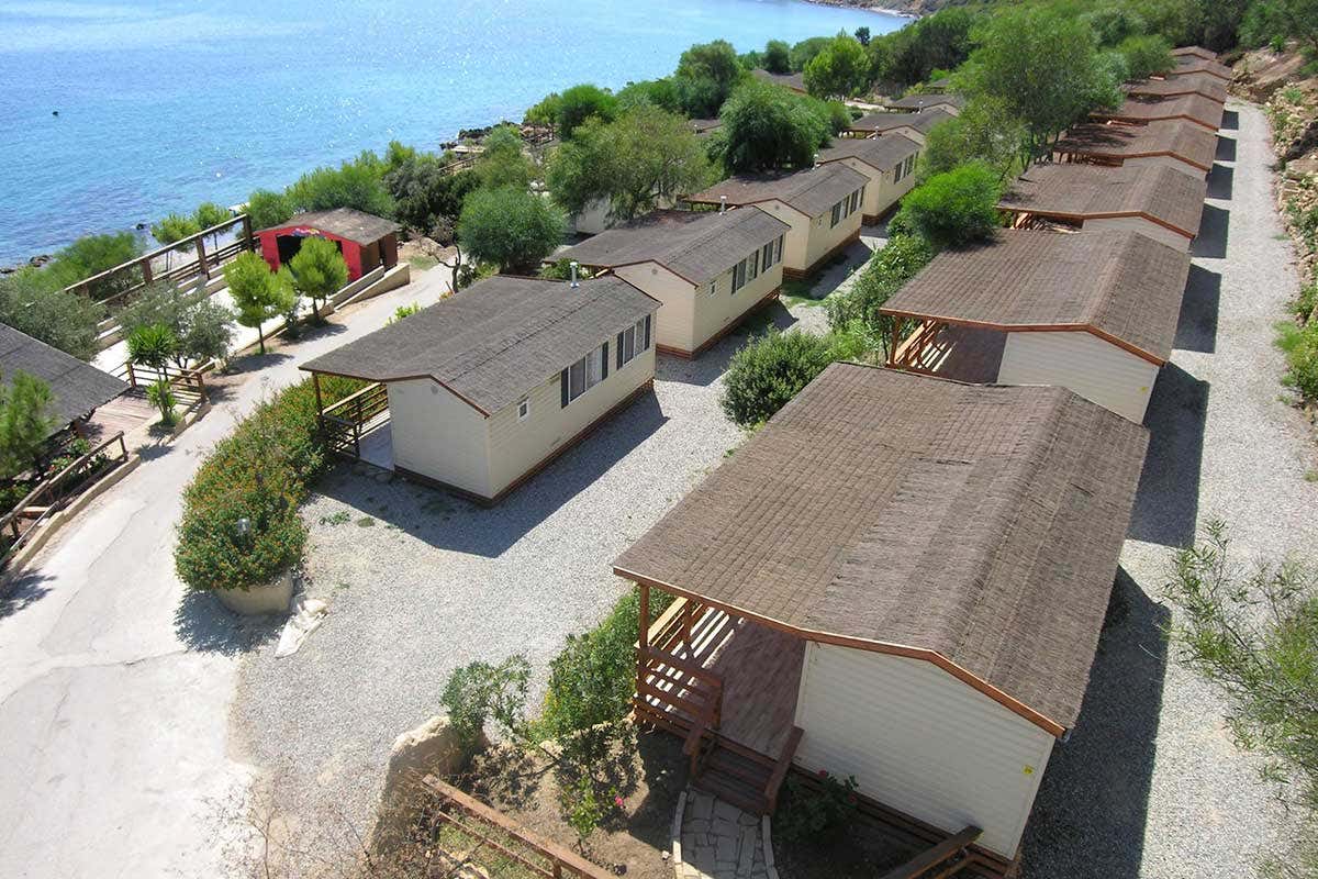 Alcune delle sistemazioni presenti all'interno del camping (Fonte: Facebook) A Crotone sequestrato un villaggio turistico per abusi edilizi, 30 gli indagati Alcune delle sistemazioni presenti all'interno del camping (Fonte: Facebook) A Crotone sequestrato un villaggio turistico per abusi edilizi, 30 gli indagati