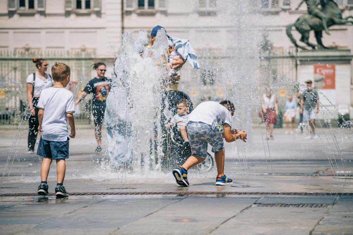 Ferragosto 2025, l'Italia divisa: tra chi può permettersi la vacanza e chi resta a casa
