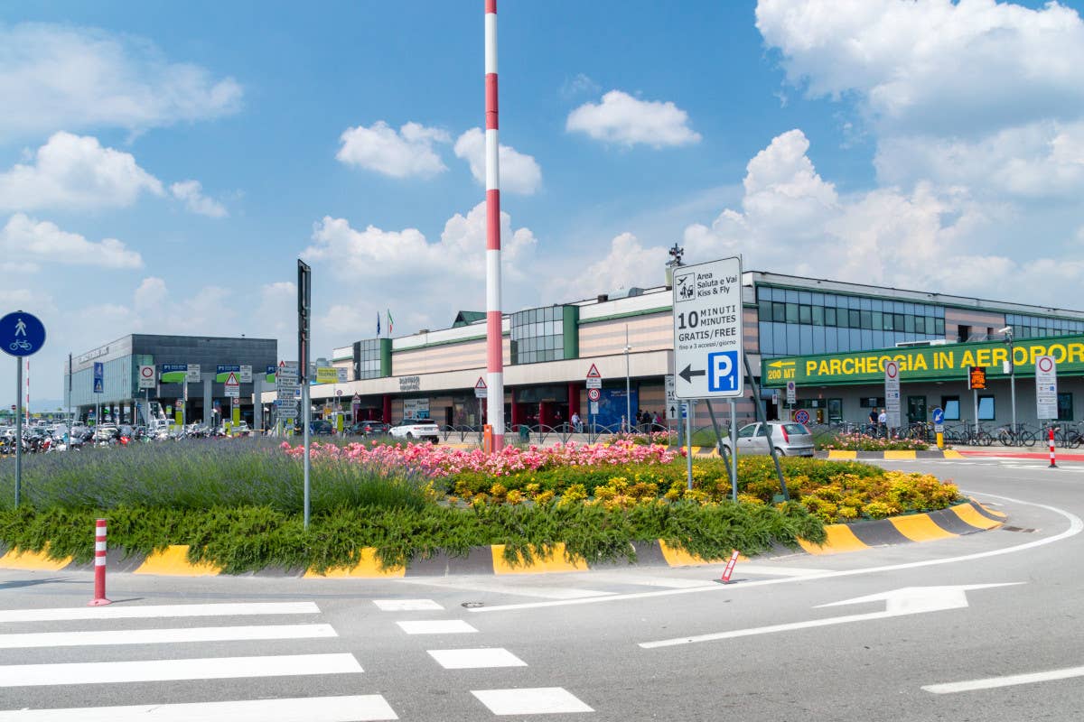 L'aeroporto di Orio fa volare il turismo di Bergamo, che ora però rischia l'overtourism