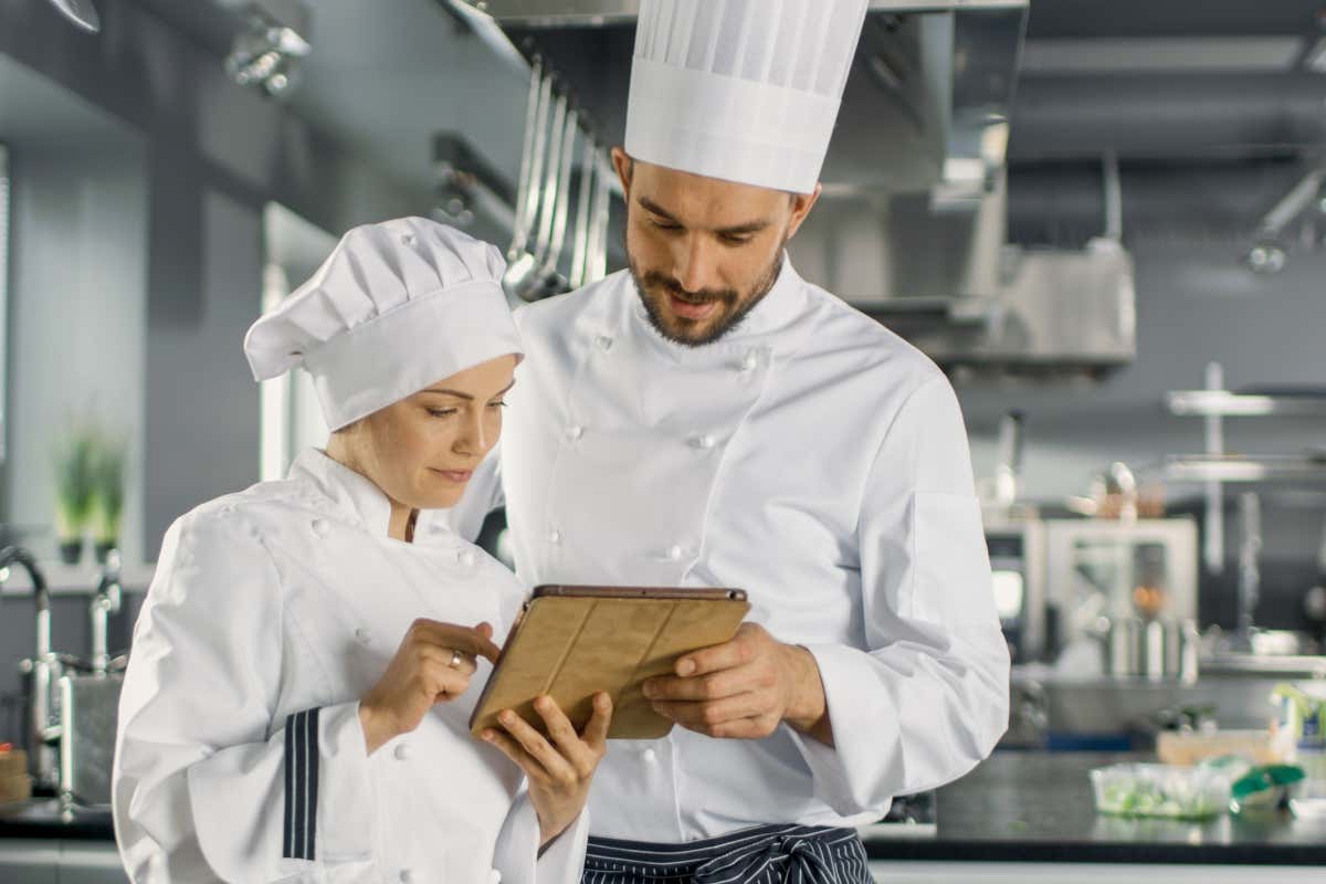 L’IA aumenta i profitti nella ristorazione. È un bene o male? L’Italia per ora non ci crede