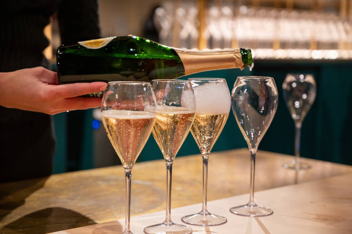 Ecco la guida per trovare ristoranti e wine bar che servono top Champagne