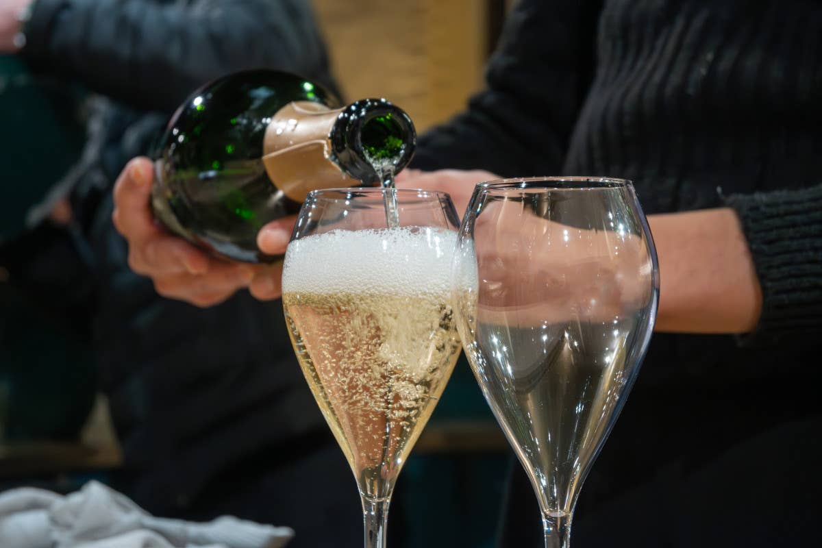 Ecco la guida per trovare ristoranti e wine bar che servono top Champagne