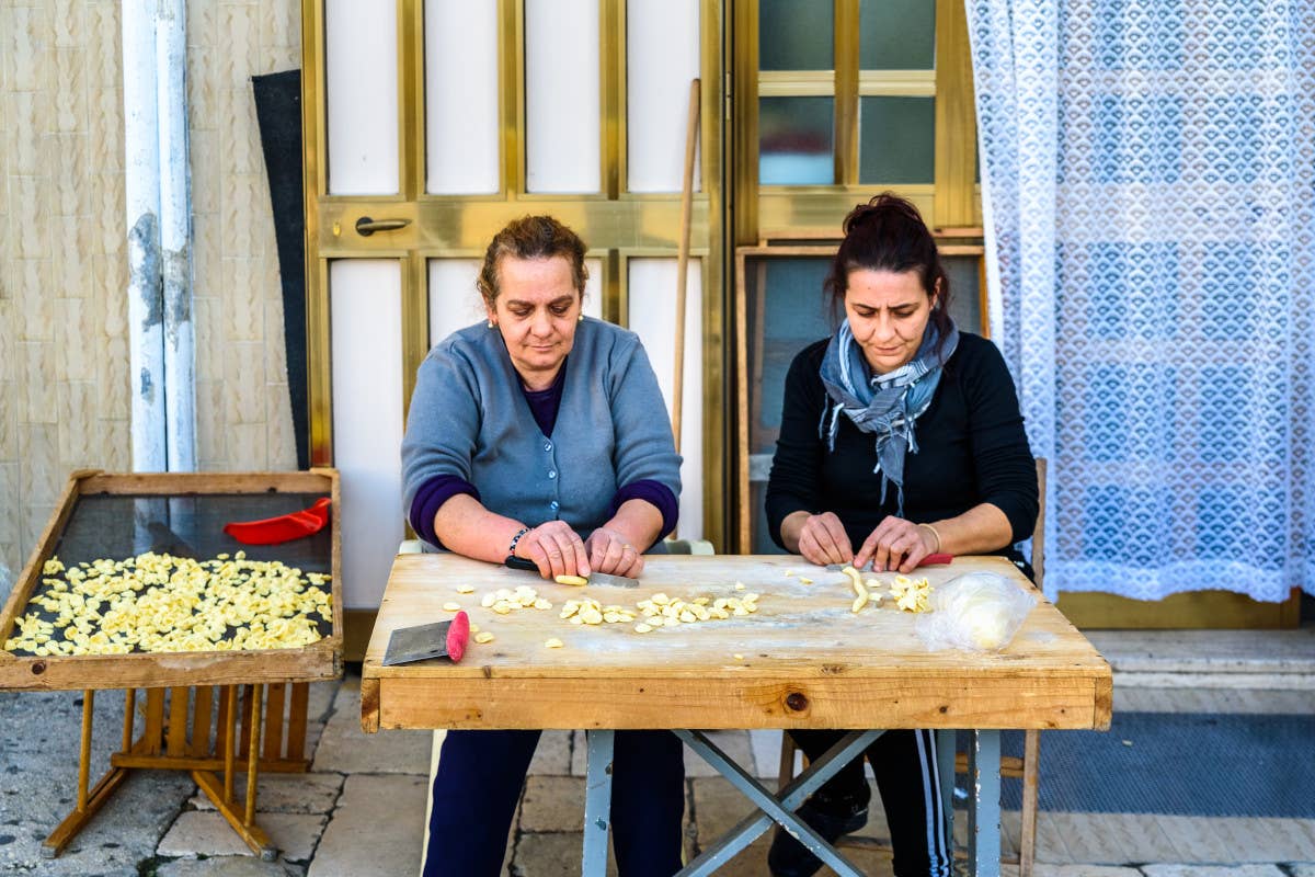 Orecchiette “Haccp”: corso di sicurezza alimentare per le pastaie di Bari Vecchia