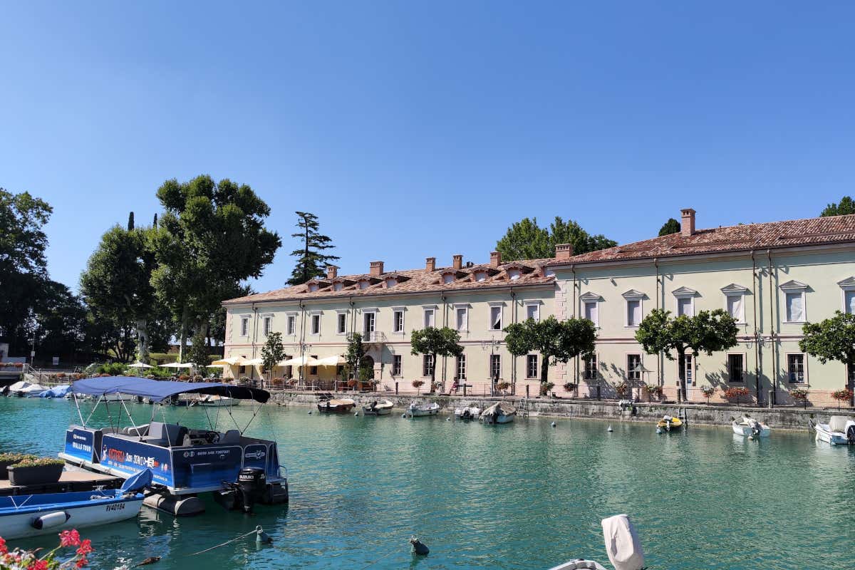 Garda, dopo Pasqua restano i problemi: troppi turisti e poche soluzioni