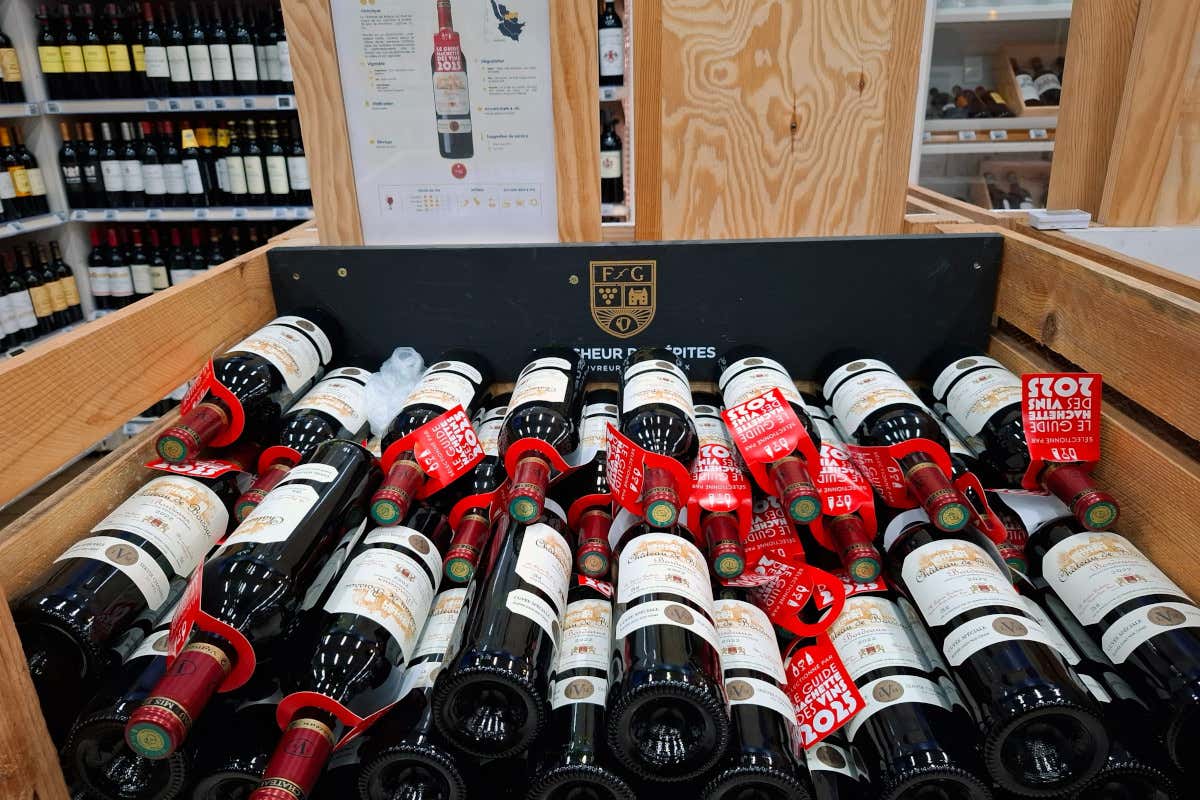 Zucchero nel vino fermo Dop: la mossa francese che mette l’Italia con le spalle al muro Zucchero nel vino fermo Dop: la mossa francese che mette l’Italia con le spalle al muro