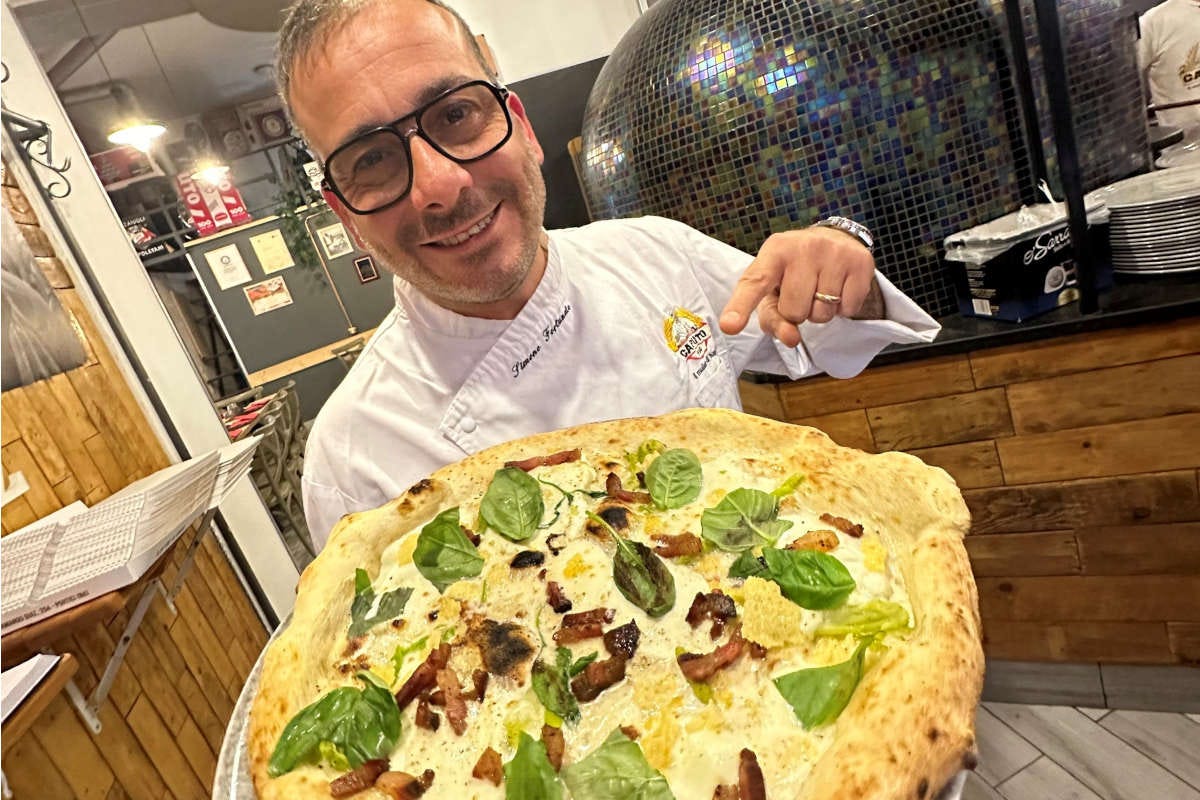 Simone Fortunato farcisce la sua pizza di tradizione  