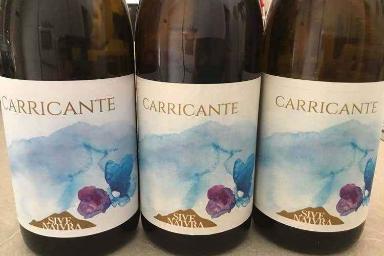 Carricante, una delle etichette della cantina Sive Natura - Sive Natura, l'omaggio di Paol&igrave; ai vitigni delle pendici dell'Etna