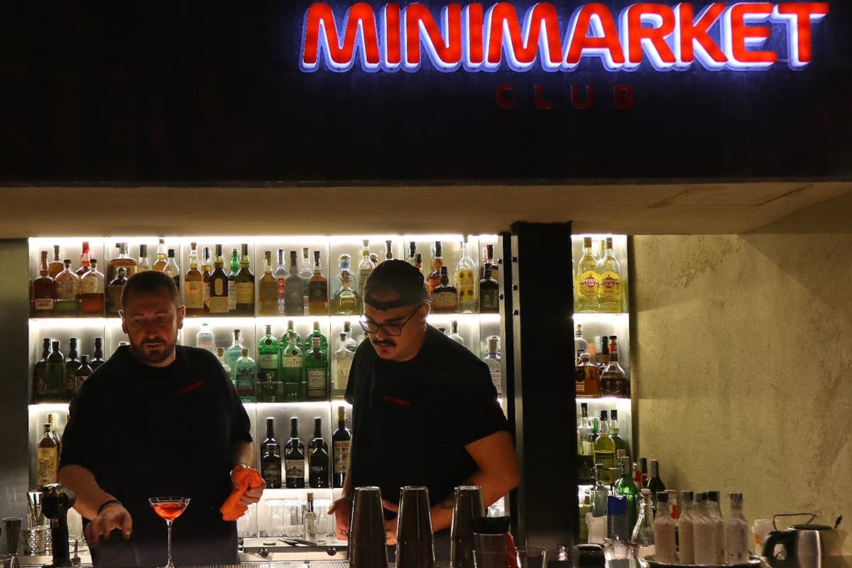 Minimarket: il bar speakeasy di Palermo nascosto in un negozio di alimentari