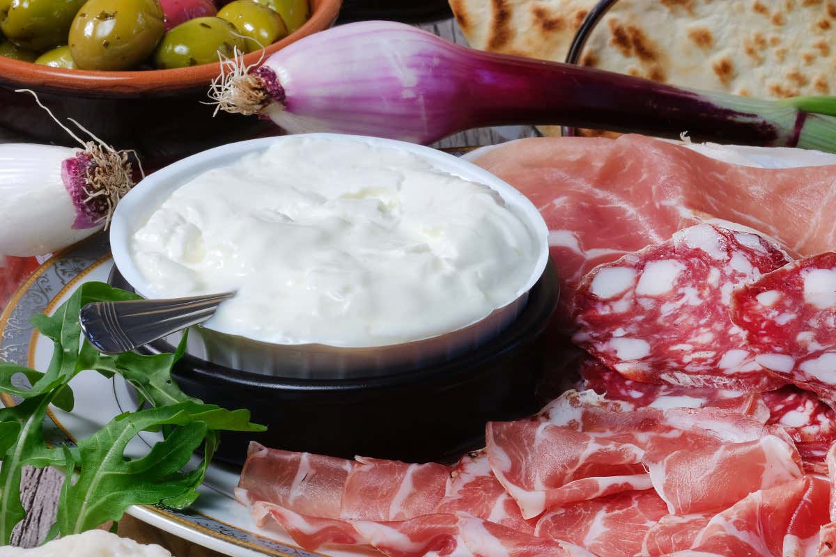 Formaggi freschi: una tradizione italiana, ma crescono le nuove tendenze Formaggi freschi: una tradizione italiana, ma crescono le nuove tendenze