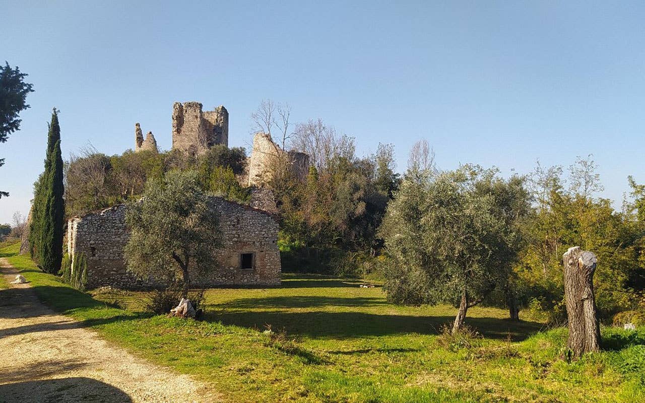 Stazzano Vecchio A caccia di borghi fantasma nei dintorni di Roma