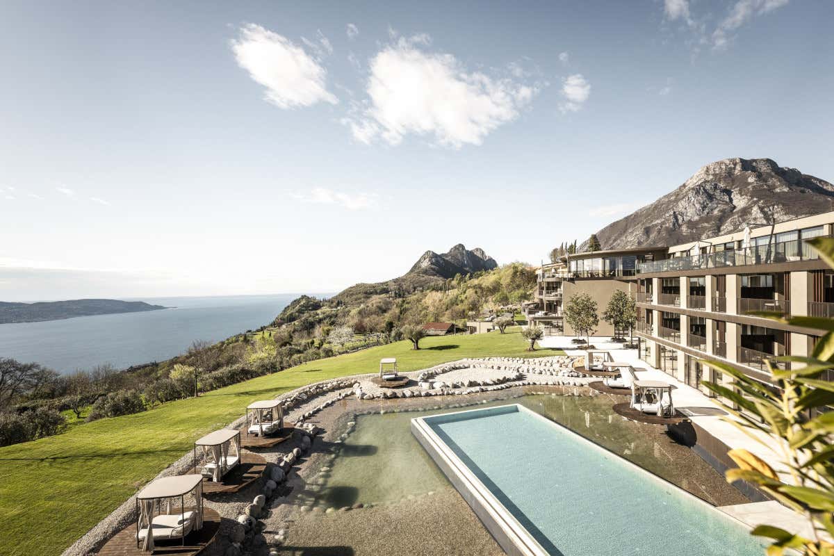 Sul Garda arriva un altro hotel 5 stelle. E presto anche il ristorante di Massari Sul Garda arriva un altro hotel 5 stelle. E presto anche il ristorante di Massari