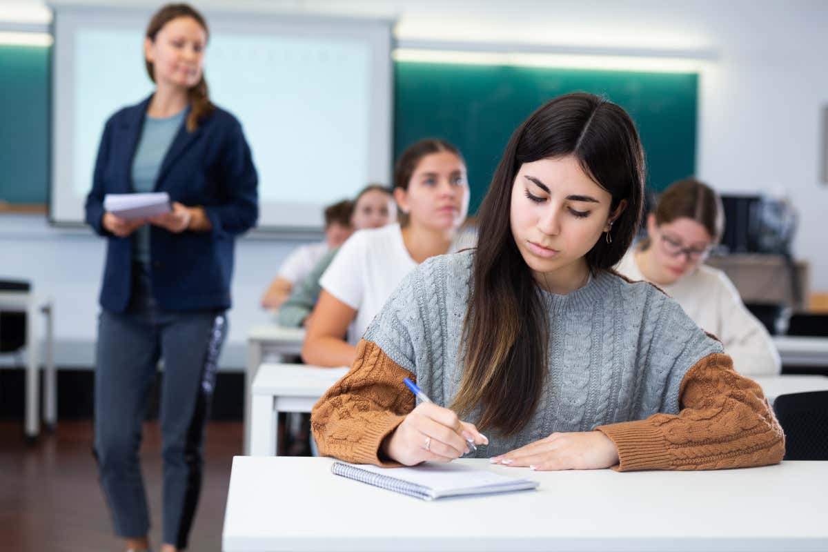 Il lavoro nel turismo per i giovani del Garda: duro, con scarse prospettive e poco pagato