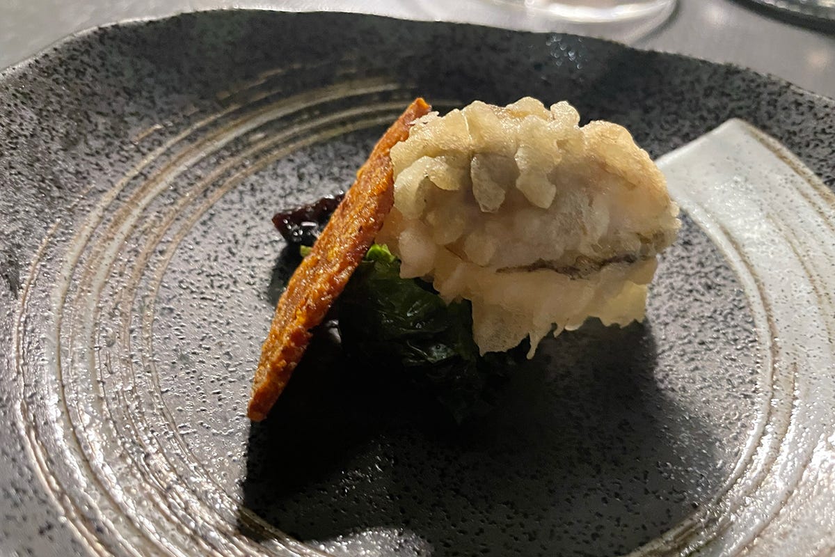 Ostriche in tempura con cotechino e prugne caramellate al sake Giappone e Italia si incontrano, Andrea Fusco alla guida delle cucine del Taki Off
