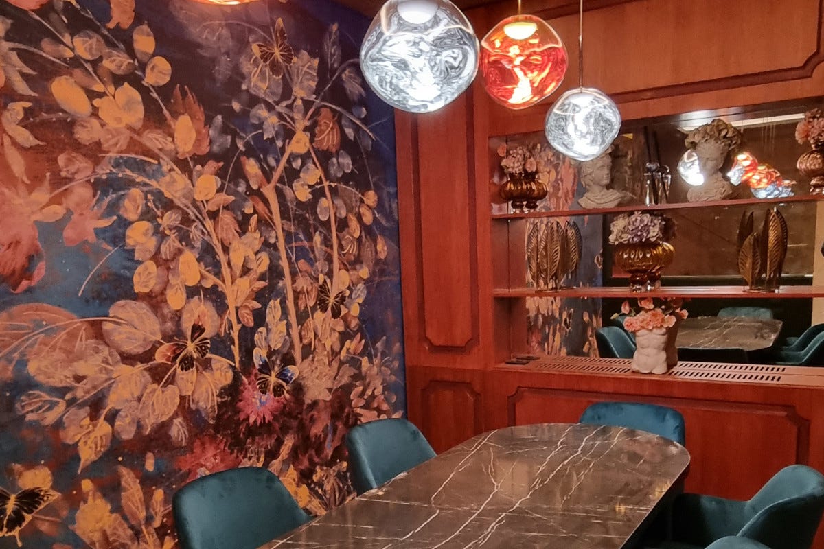 Uno dei tavoli della Taverna del Colleoni  Dopo quattro anni riapre a Bergamo la Taverna del Colleoni