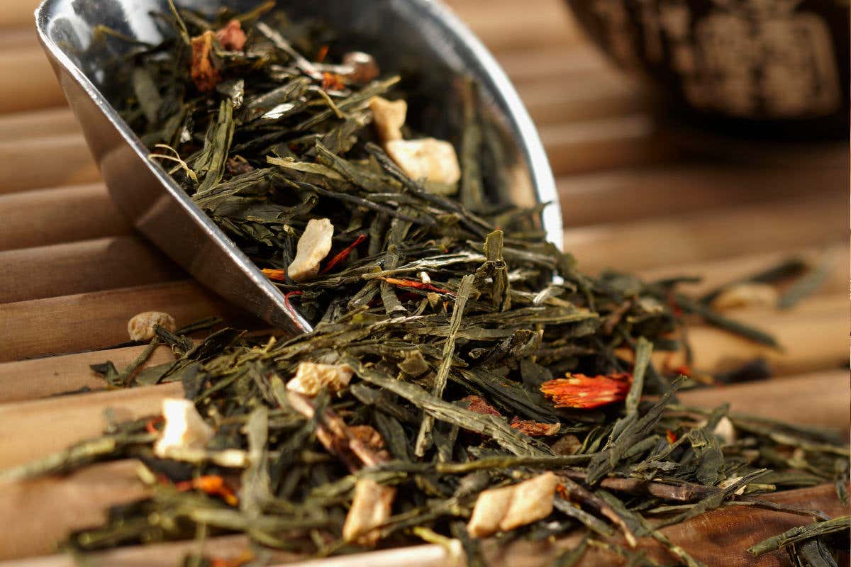 Il tè, dal nero ai miscelati, tante le varietà (almeno 5mila) per lavorazione e aromi