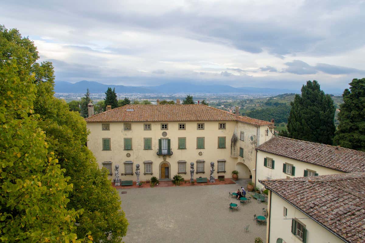 Una veduta di Tenuta Capezzana Degustazione speciale per i quarant&rsquo;anni del Ghiaie della Furba