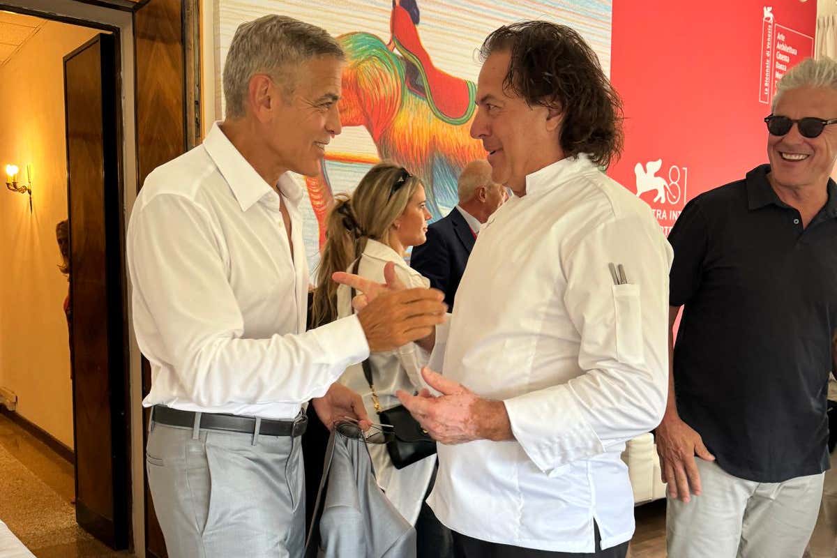 Julia Roberts protagonista anche a tavola: Vettorello la celebra con “Eat, Love, Julia” alla Mostra di Venezia Julia Roberts protagonista anche a tavola: Vettorello la celebra con “Eat, Love, Julia” alla Mostra di Venezia