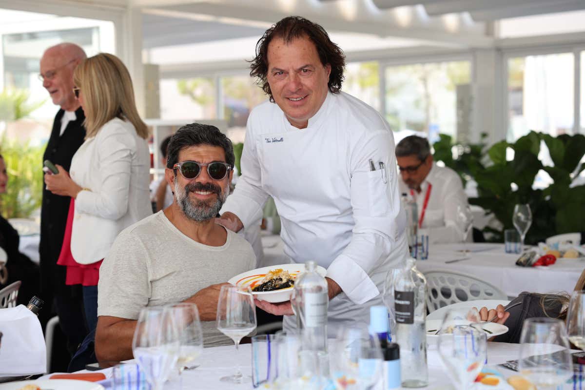 Julia Roberts protagonista anche a tavola: Vettorello la celebra con “Eat, Love, Julia” alla Mostra di Venezia Julia Roberts protagonista anche a tavola: Vettorello la celebra con “Eat, Love, Julia” alla Mostra di Venezia