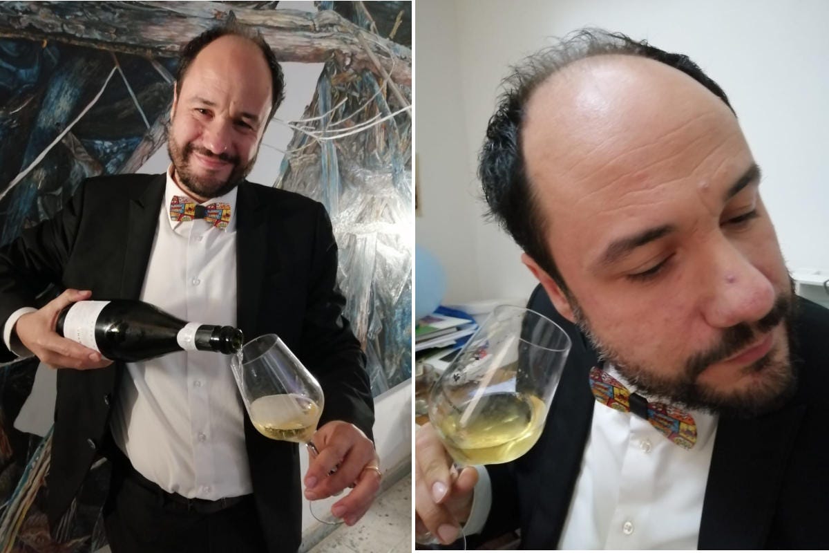 Tommaso Caporale versa bollicine e ne ascolta la .-... musica Mister Bollicine brevetta un nuovo metodo di degustazione dei vini spumanti
