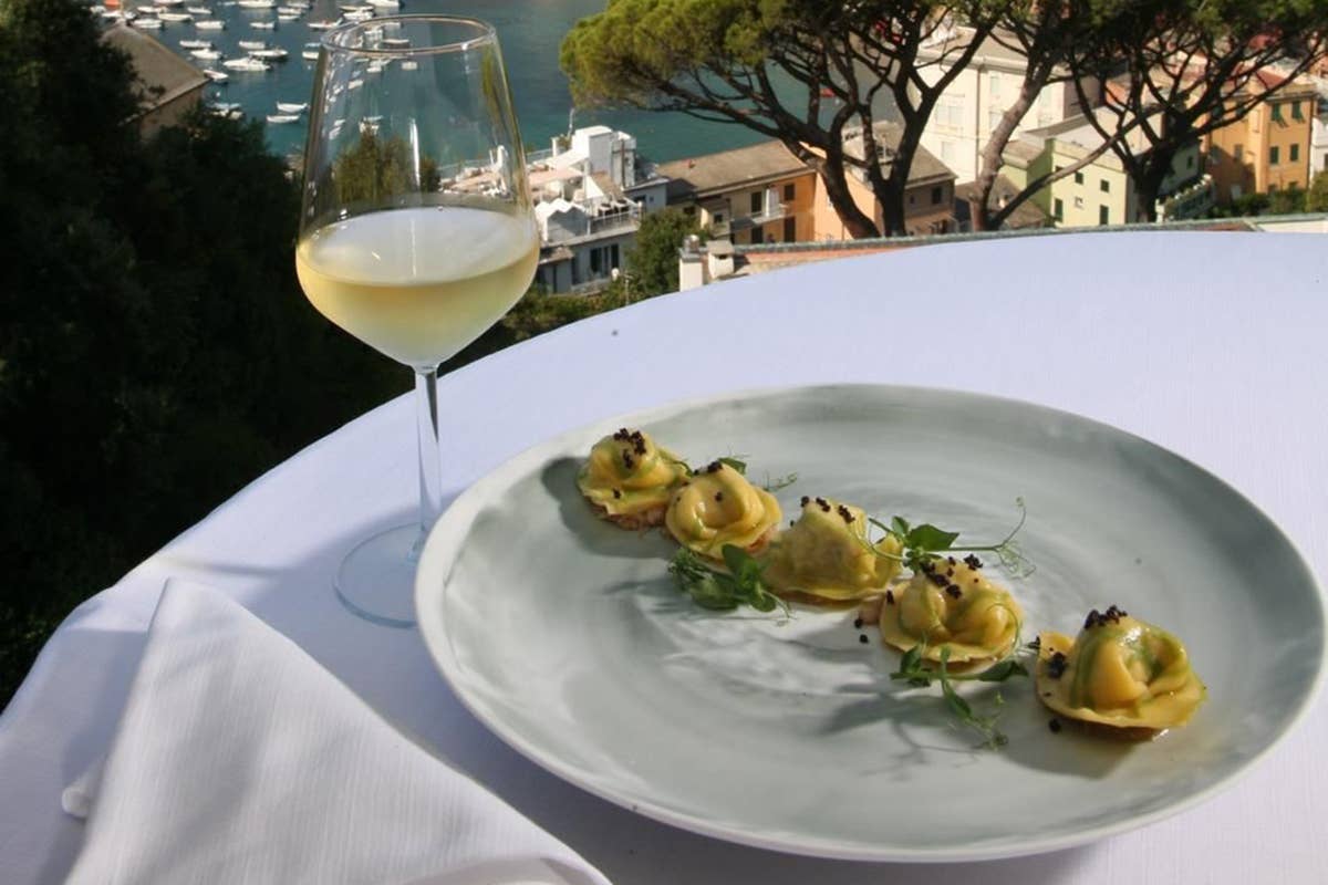 Tortelli con ripieno di acciughe, ragù bianco di coniglio alla ligure e olive taggiasche Dall’Olimpo al Portobello, due ristoranti da non perfere a Sestri Levante