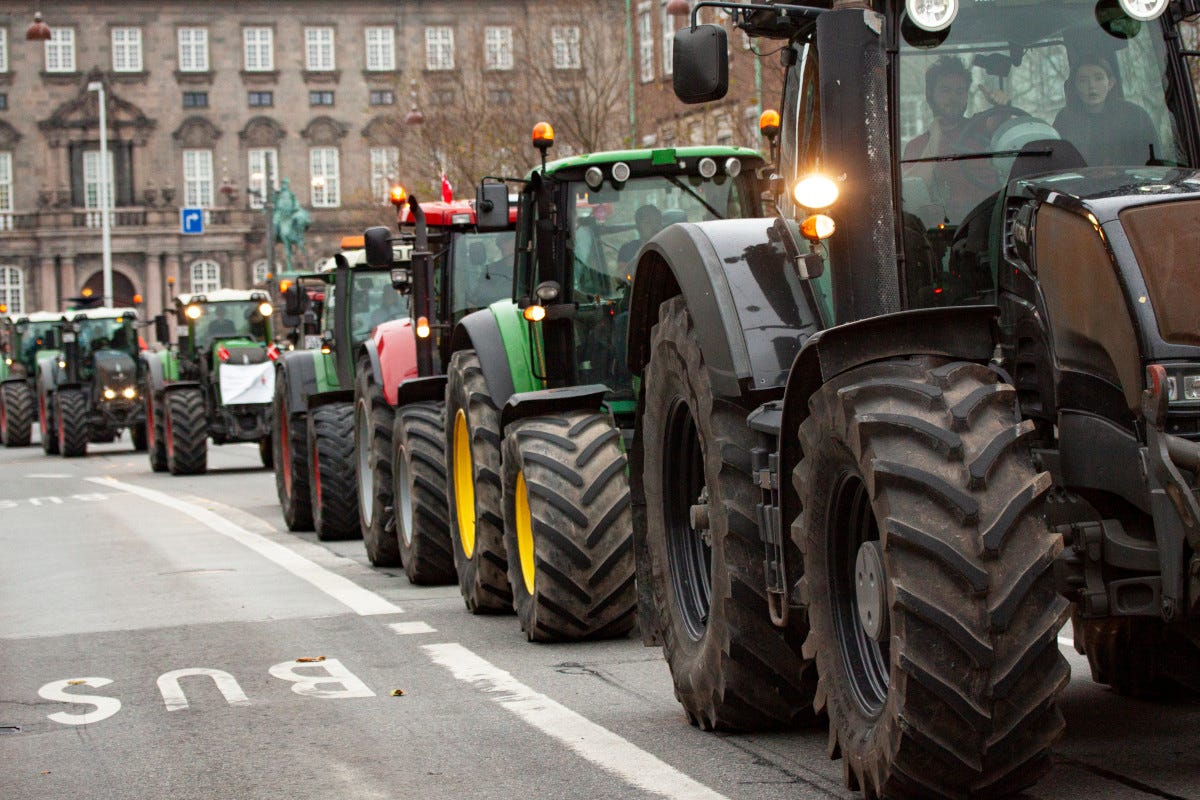 Fronte dei trattori, agricoltori divisi sulle promesse del ministro Lollobrigida