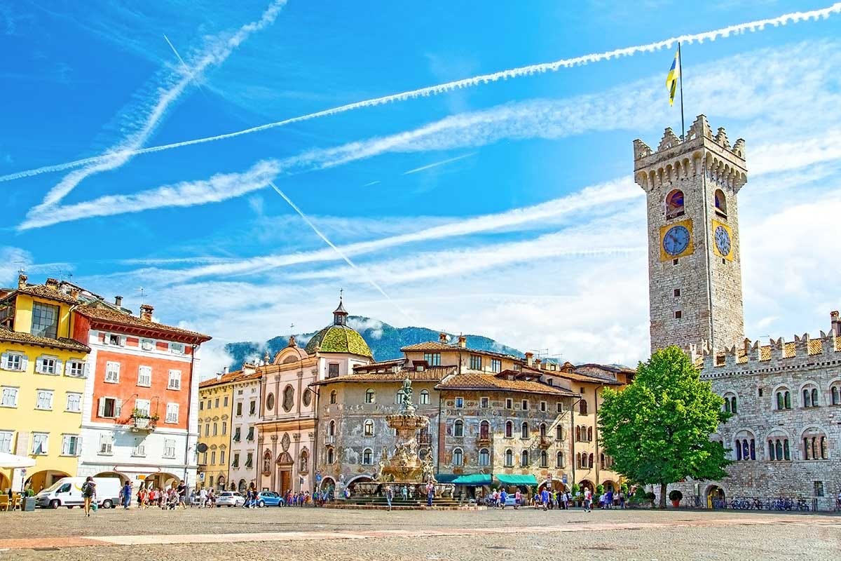 Piazza Duomo a Trento Dopo la Campania, anche il Trentino dice no alle feste di piazza per Capodanno