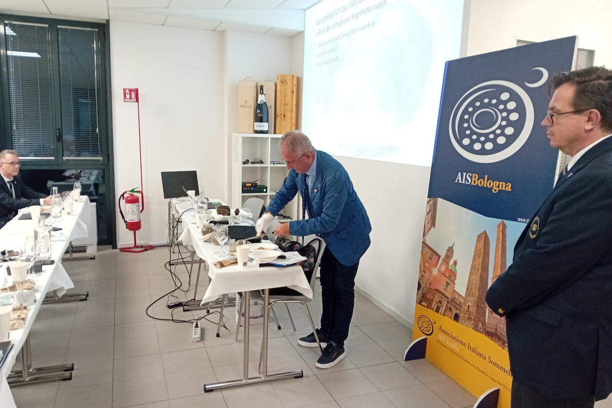 Truffle Sommelier: parte la stagione del Tuber aestivum da Bologna Truffle Sommelier: parte la stagione del Tuber aestivum da Bologna