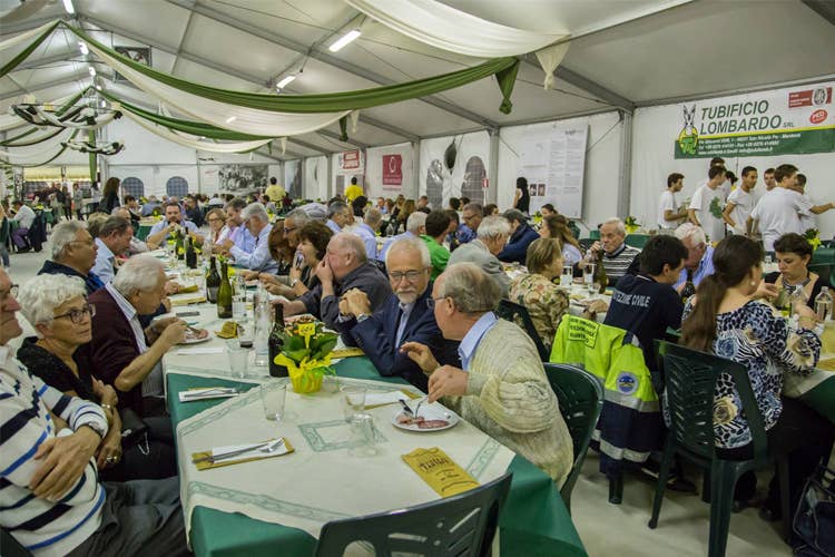 (Fiera del Tartufo di Borgofranco sul Po)