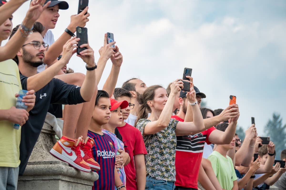 Il selfie che distrugge: il turismo dei social media minaccia i siti Unesco