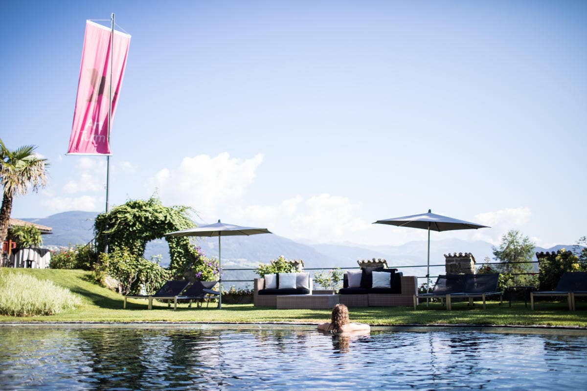 La piscina dell'hotel Turm Un tuffo nella natura: dieci piscine outdoor con vista panoramica in tutta Italia