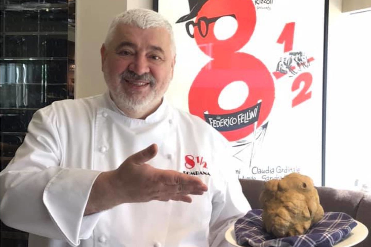 Umberto Bombana nel suo locale 8 12 otto e mezzo Bombana  Lo chef Umberto Bombana conquista la nona stella Michelin