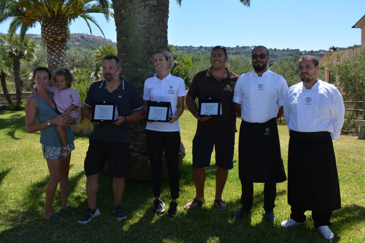 Il podio di Upvivium in Toscana Upvivium, Wild food Giglio vince la sfida culinaria tra  eccellenze toscane