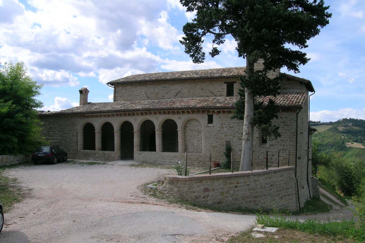 Borghi e miele a Macerata: sei tappe per scoprire l'apicoltura marchigiana Borghi e miele a Macerata: sei tappe per scoprire l'apicoltura marchigiana