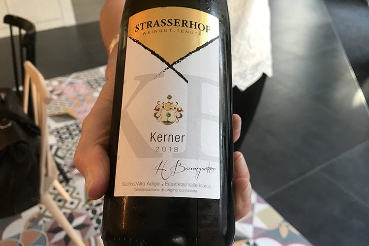 Kerner 2018 Stratterhof (Valle Isarco, le cantine fanno rete per promuovere vini e territorio)