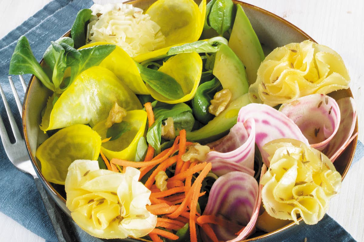 Veggie Bowl con rosette di Tête de Moine Dop