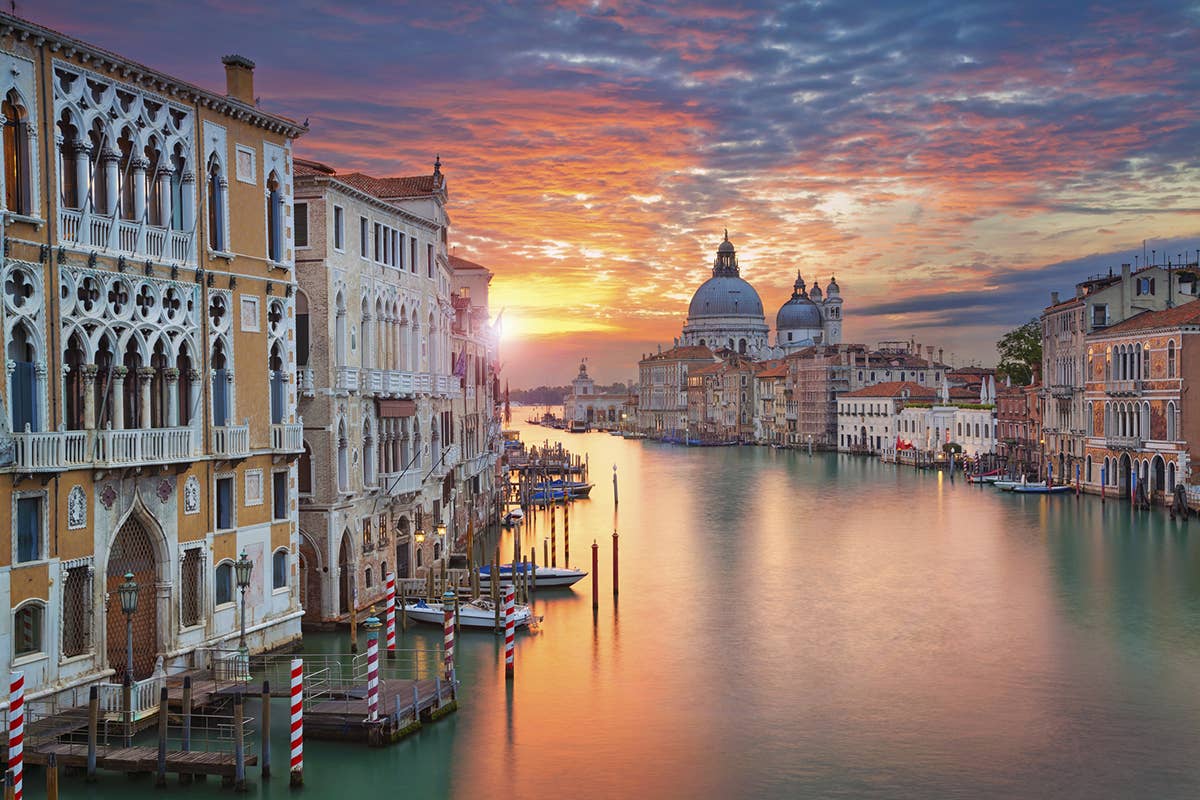 Secondo la leggenda la prima pietra della chiesa di San Giacomo di Rialto (San Giacometto) è stata posata il 25 marzo del 421 Buon compleanno Venezia 1600 anni di bellezza intramontabile